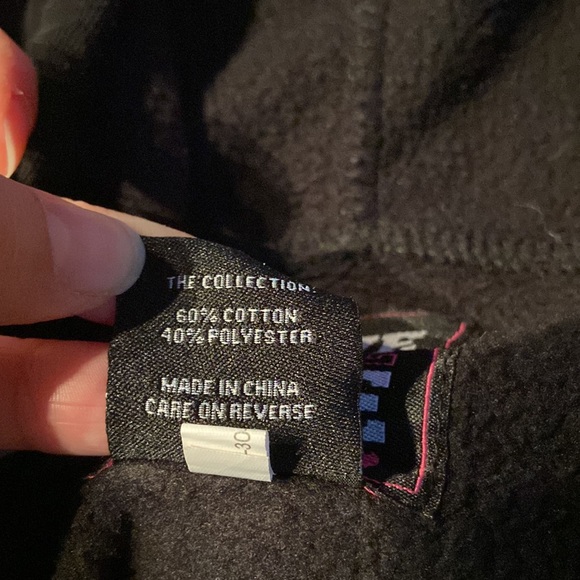 LOVE LOVE LOVE - Black Cropped Sweatshirt (L) - Picture 4 of 5